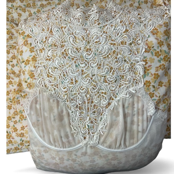 Kaviar Whisper White High Neck Lace Bodysuit NWOT - Picture 3 of 8